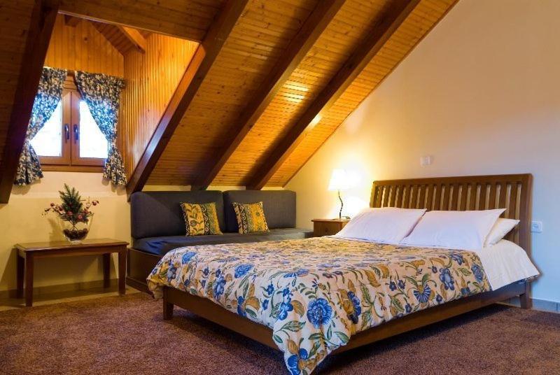 ホテルKrinides カラブリタ 部屋 写真